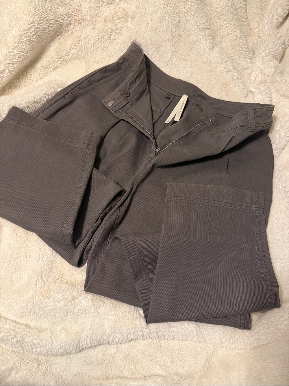 Aritzia Women's Gray Straight-Leg Trousers (Babaton)
